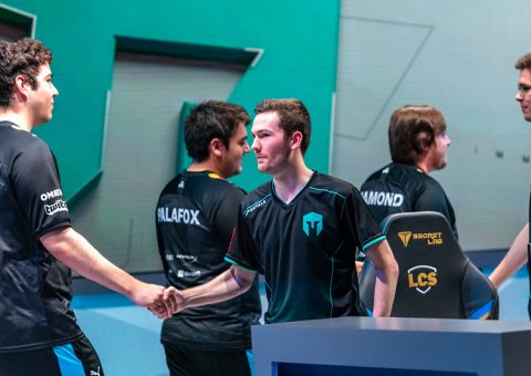 LCS não terá mais aperto de mão entre jogadores após partidas para evitar contaminação do coronavírus